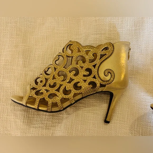 J. Renee Gold Lattice or Lace Patterned 3” Stiletto Heels Women’s Size 11 - Picture 7 of 7